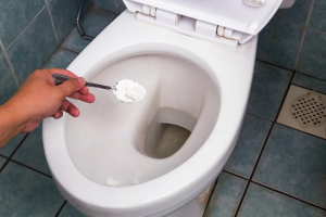 Cara mengatasi wc mampet dengan garam